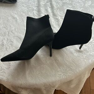Calvin Klein -KCGABBY Ankle Booties - Size 10